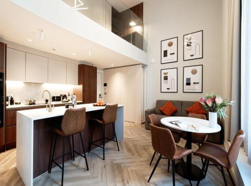 Notting Hill Hyde Park Studios by D'Montrio