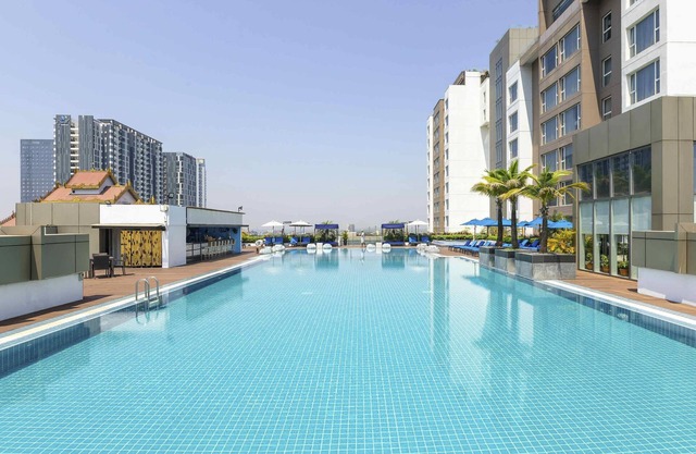 Novotel Yangon Max