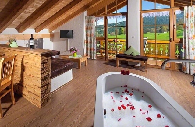 Nr. 3, Ferienwohnung ca. 50 m², Wohn-/Schlafzimmer, Balkon