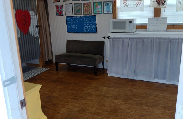 Nueces Nook Cabin #1- with single bed and trundle