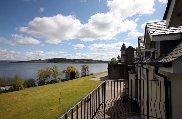 Number 15 Lomond Castle - Sleeps 6-7 - sleeps 7 guests in 3 bedrooms