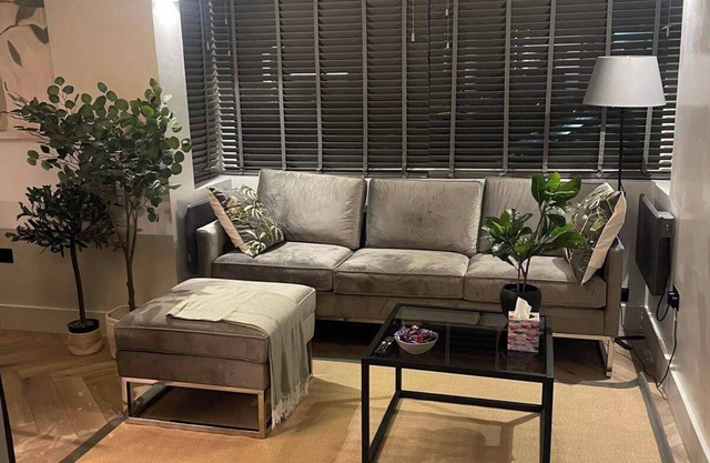 NW119SG-ModernApt-2Guests-2Br-1minHighStreet