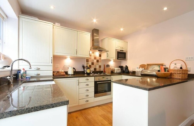 OAK COTTAGE, family friendly, with open fire in Alnmouth