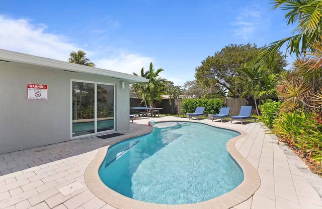Oakland By The Sea 3BD/pool/BBQ/10 min to beach.