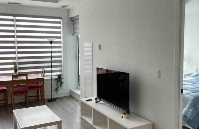 Oakville condo 1 bedroom + Denn