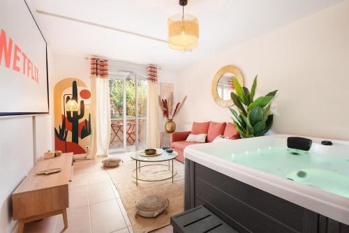 Oasis Cachée - Jacuzzi et cinéma