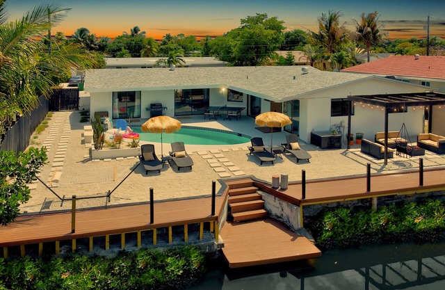 OASIS MIAMI VILLA W/POOL+PINGPONG 10MIN FROM BEACH