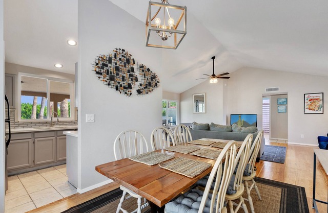 Oasis Phoenix Private Pool, HOT TUB, Corn Hole, BBQ, Fire Pit and Games