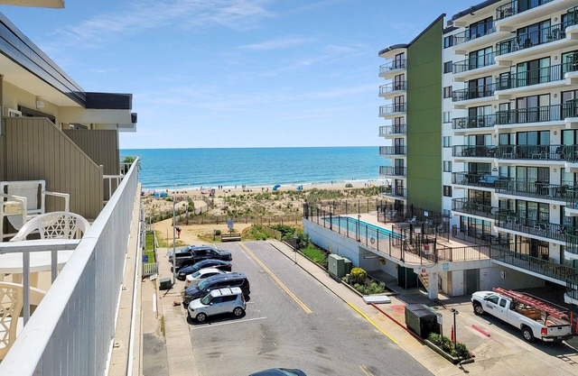 Ocean Block and Ocean View 1 Bedroom Condo! Great midtown location less than a block from the beach and ocean! Summer View 404