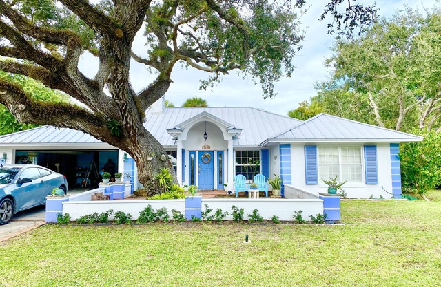 Ocean breeze awaits in this coastal jewel. A simple walk to the ocean.