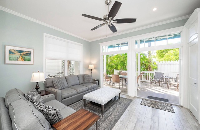 OCEAN BREEZE BUNGALOW-Stunning 2 Bedroom/2.5 Bathroom in Truman Annex