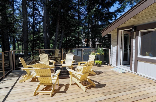 OCEAN FRONT/BEACH access, RENOVATED House Private Lot, PET Friendly, Short Term
