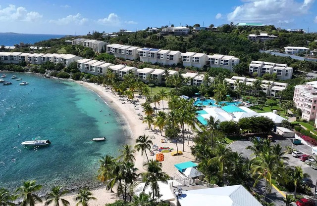 Ocean front Carribean Beach-Private and Quiet Luxury Condo at Strawberry Grouper