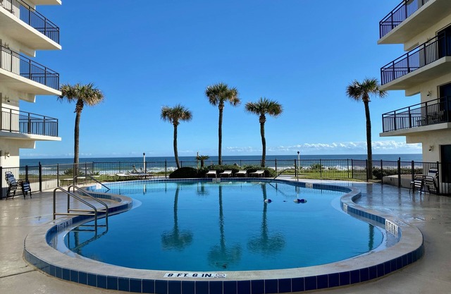 Ocean Front Condo in Ormond By The Sea (Ormond Beach)