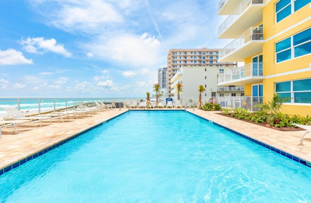 Ocean Oasis Oceanfront Pool Balcony Hot Tub