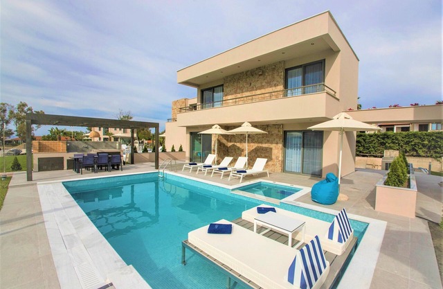 Ocean Private Villas - Villa Kirki - private heated pool/jacuzzi/barbecue