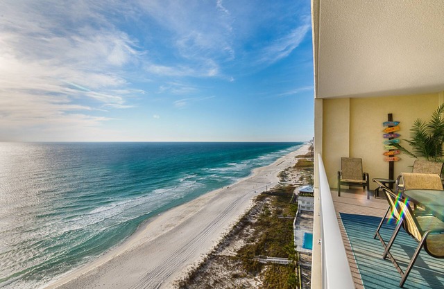 Ocean Reef Beautiful Beach Front Condo. Huge Balcony and Beach Service included!