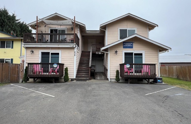 Ocean Shores studio with kitchenette-minutes from beach-Anchor Ashore Condo #4