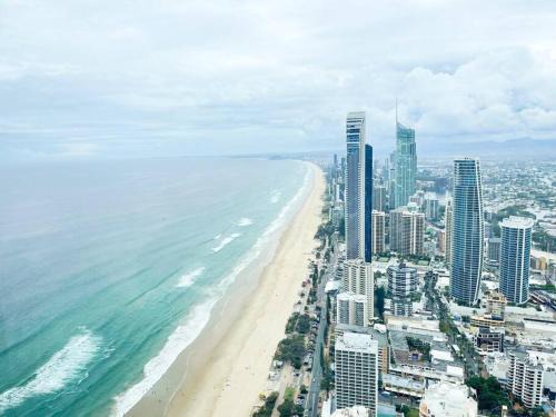 Ocean view 3Bed apt in Surfers