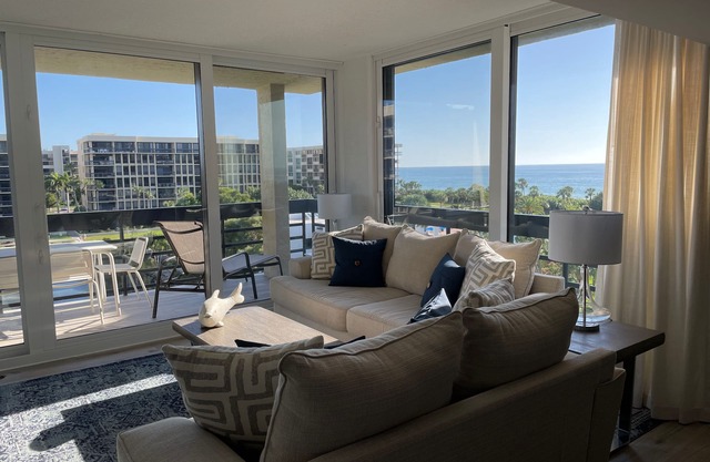 Ocean View Condo with Beach Access at Beachplace