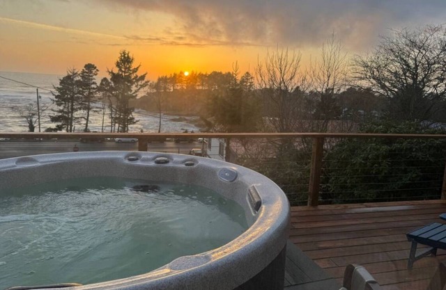 Ocean view cottage with hot tub