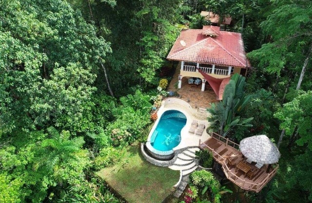 Ocean views-2 homes-2 swimming pools-5 min to Uvita-Sleeps 11