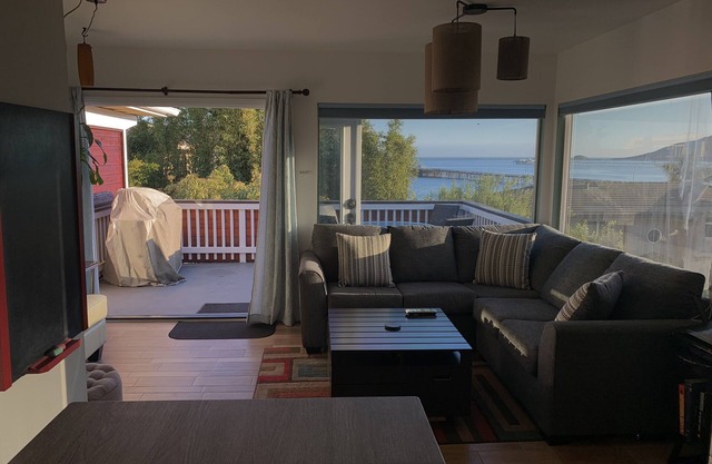 OCEAN VIEWS! 2BED/BATH BEACH FLAT 1 BLOCK TO THE BEACH.(noise sensitive complex)
