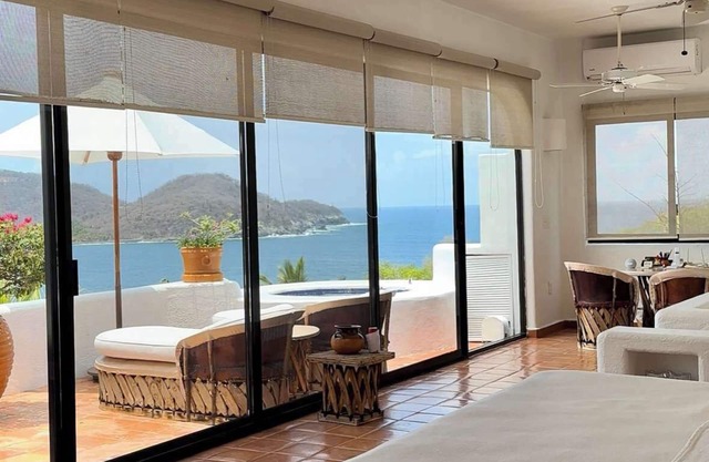 Ocean Views and a Garden to Fall in Love With Casa de Sueños
