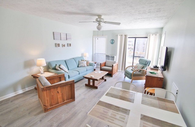 Ocean Views and Steps to the Beach from lovely 1BR/2BA Condo in Duck