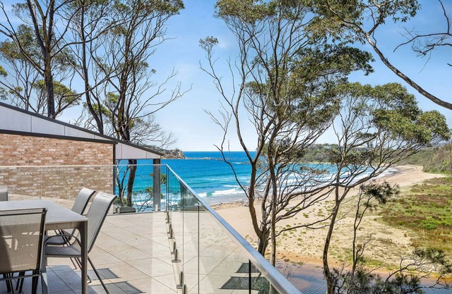 Ocean Views, Steps to Beach & WiFi | Yowani House