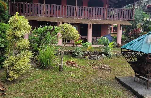 Ocean Villa downtown Cahuita, Pool&Fiber Optic