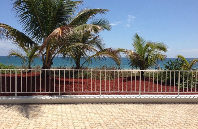 Oceanfront! Clean and Cozy, Free Wi-Fi & calls to US and Canada