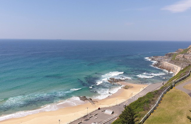Oceanfront 2 Bedroom Apartment in Newcastle with Stunning Views, WiFi & Parking