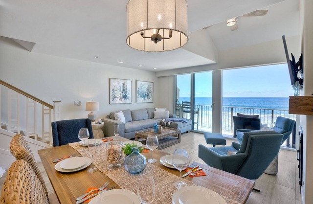 Oceanfront 3 BDR in Carlsbad: Steps to Sand, Walk to Dining/Shopping in Village!