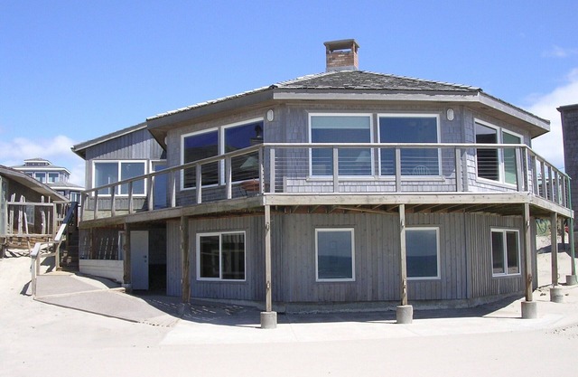 OCEANFRONT-An Invitation to Unobstructed Ocean Views