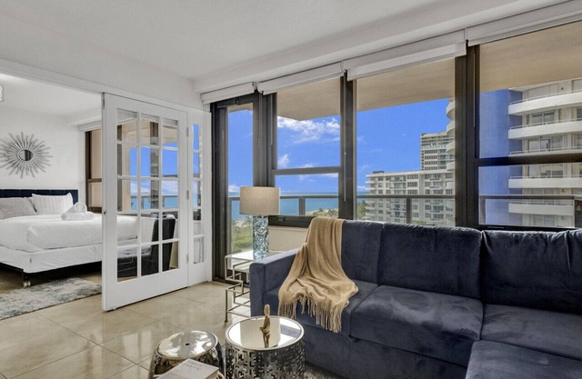 Oceanfront Beach Retreat Beach Service 905