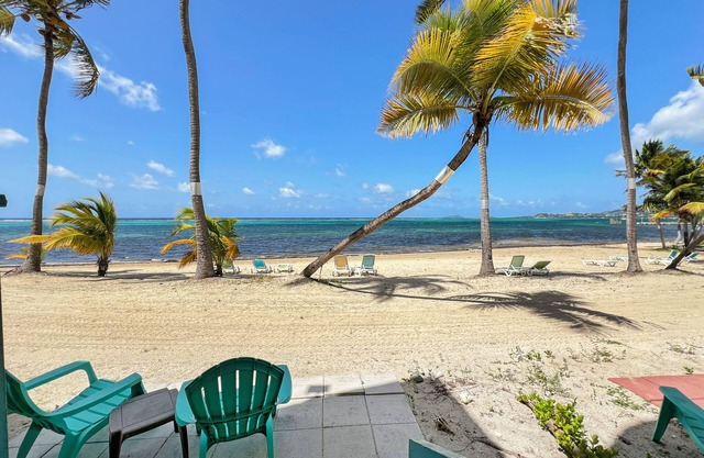 Oceanfront, Beachfront, Ground Floor, Beautiful Remodeled condo with pool access