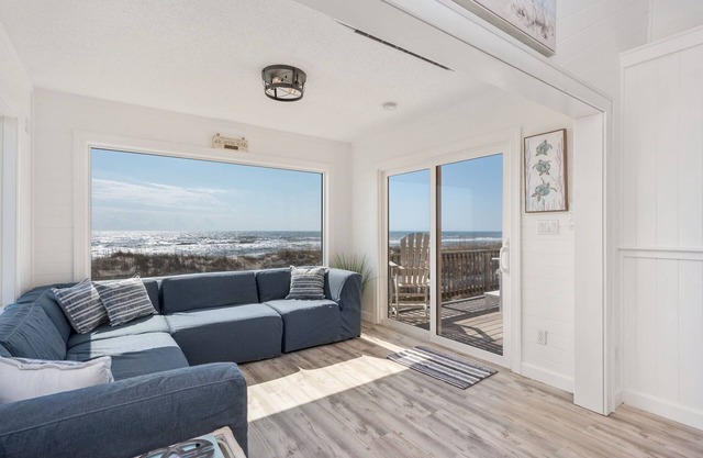 Oceanfront charm, heated pool, hot tub, dog friendly, 4 bed 3.5 bath