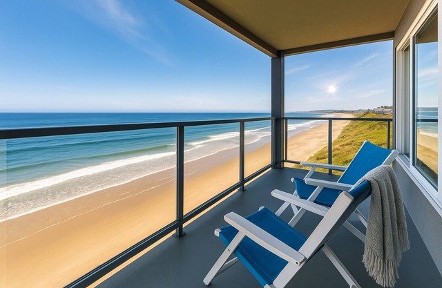 Oceanfront Condo: Panoramic View, Jacuzzi Tub, Romantic Nye Beach Getaway