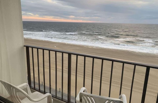 Oceanfront Condo on Boardwalk/Indoor Pool/Hot Tub