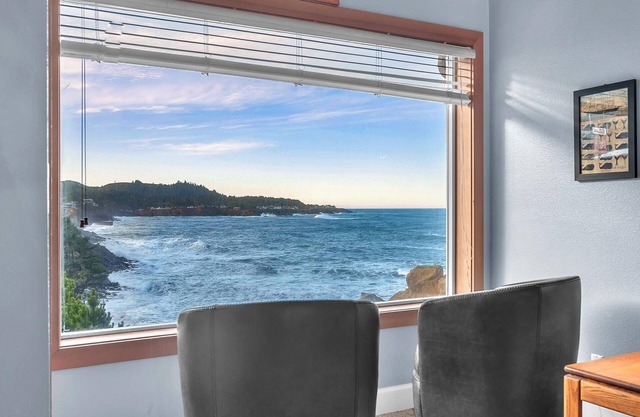 Oceanfront Condo with Amazing Balcony Views of Depoe Bay and Spouting Horn