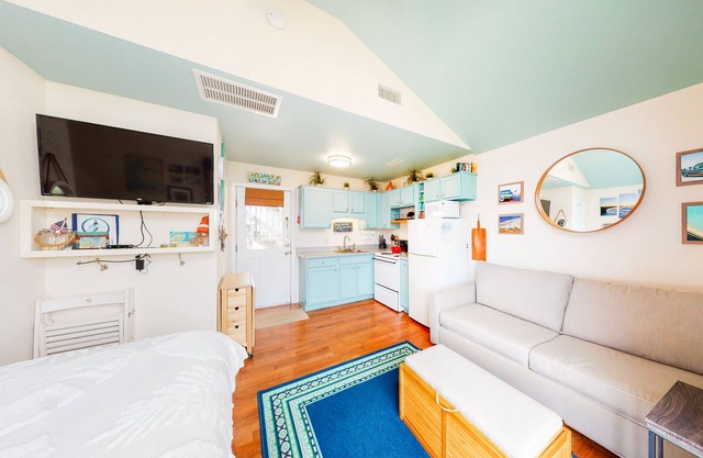 Oceanfront escape for two with fast WiFi, central AC, & easy beach access