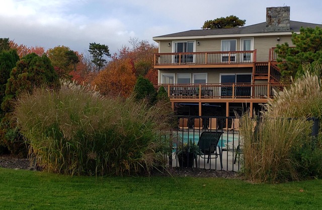 Oceanfront Estate - Heated Pool - Hot Tub - Acre of Land