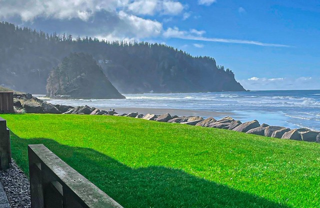 Oceanfront ground-level condo with fireplace & updated kitchen - dog-friendly