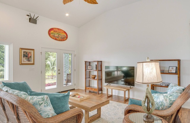 Oceanfront Home w/Pool Access, Views in Papaikou