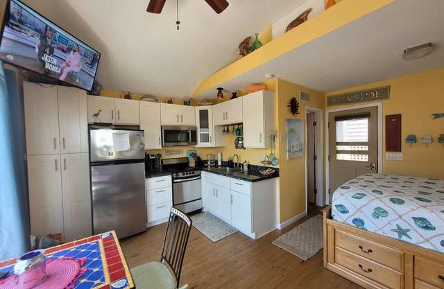 Oceanfront-Modern-Romantic Getaway