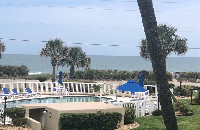 Oceanfront, pool, steps to quiet beach, nicely fully furnished