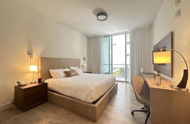 Oceanfront Stylish Studio with Rooftop Pool