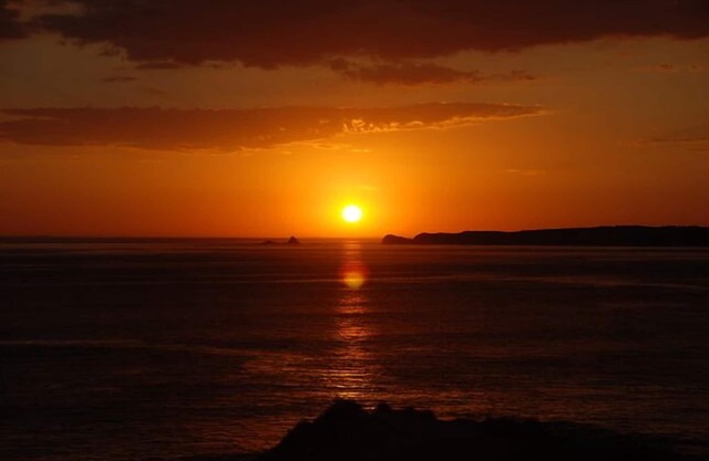 Oceans 180-Absolute ocean frontage, 2min walk to the beach, plus whale watching.