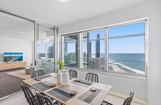 Oceanview 2-Bed with Pool, Sauna, Gym & Parking